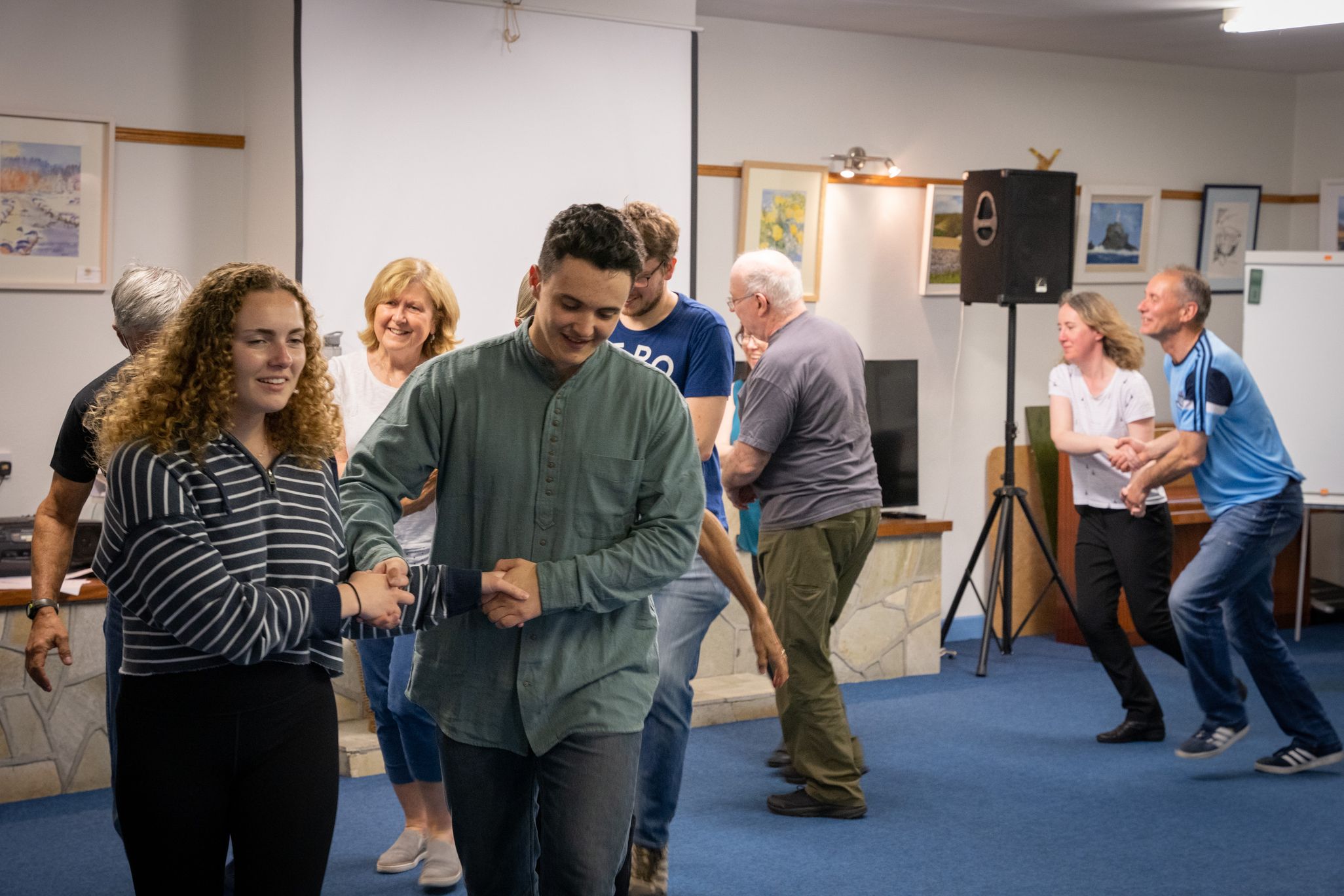 Pair dancing in Oideas Gael