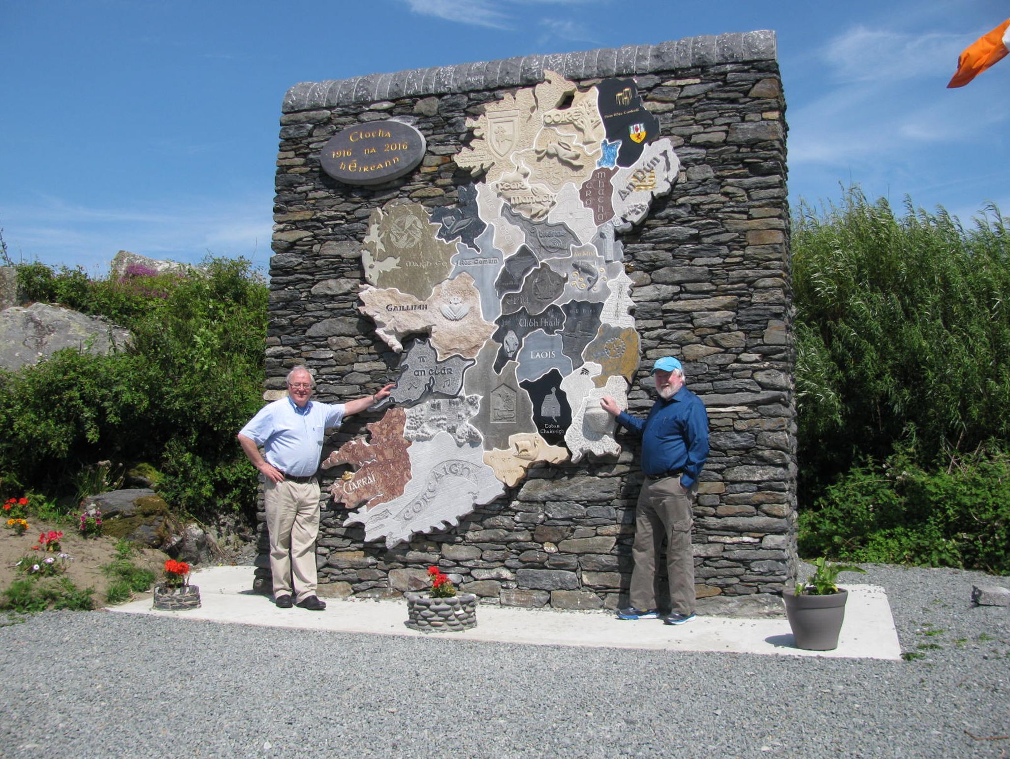 Liam Ó Cuinneagáin and John Gleeson at the Clocha na hÉireann stone map in Gleann Cholm Cille