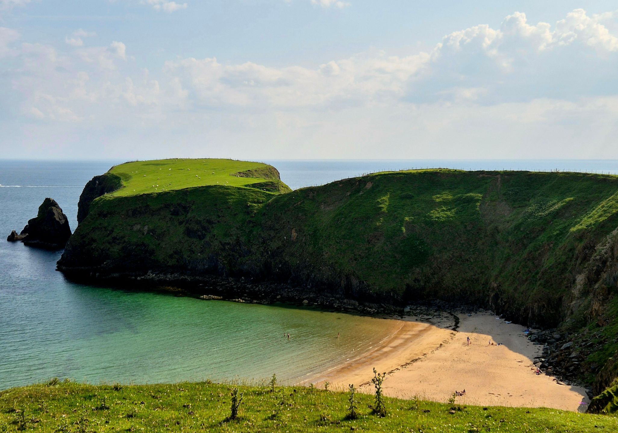 An Trá Bhán, An Mhálainn Bhig in iardheisceart Dhún na nGall