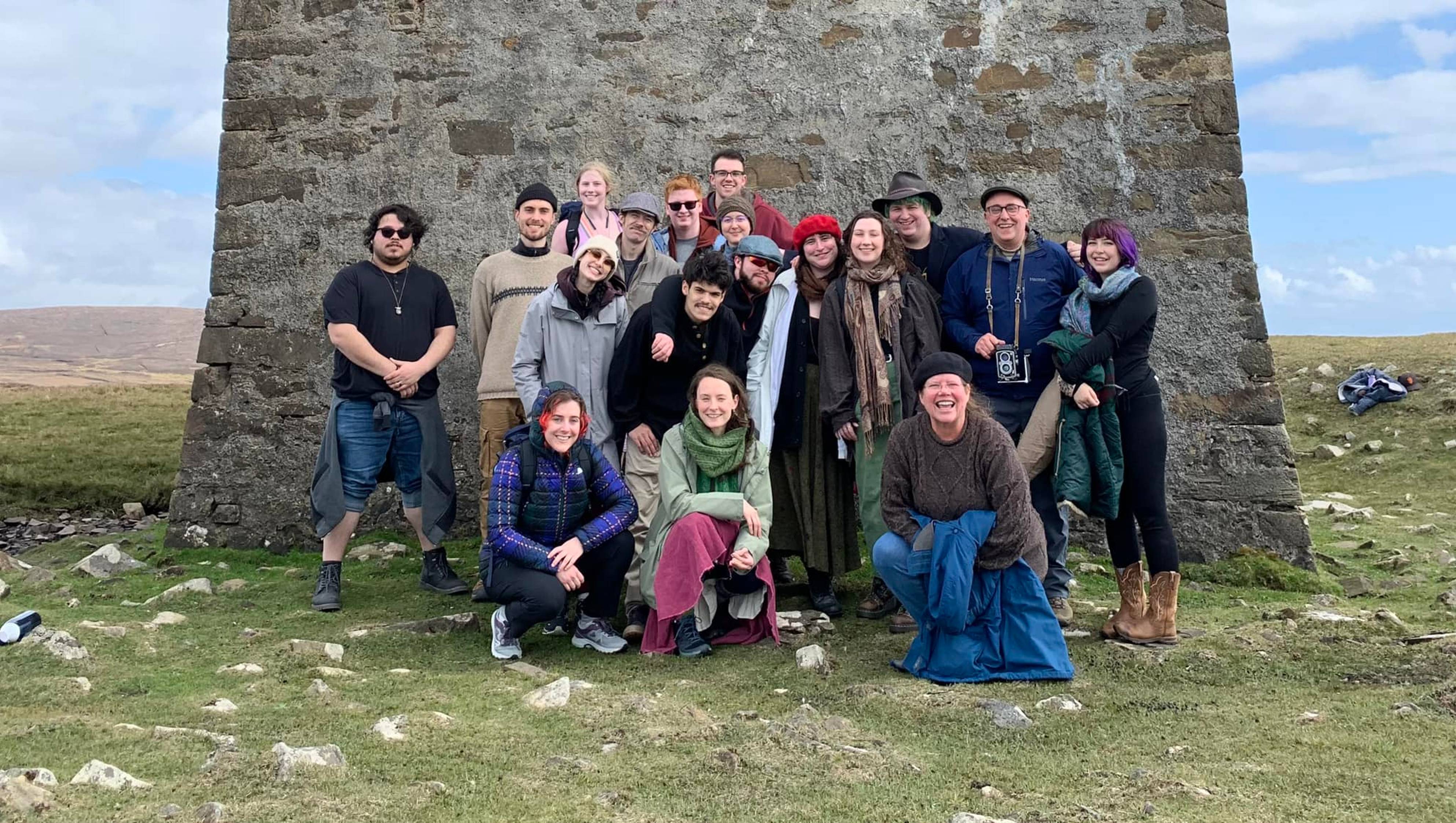 Scoláirí de chuid Evergreen State College ag freastal ar chúrsa in Oideas Gael